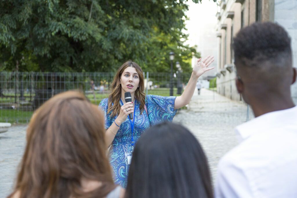 Persona que trabaja gracias a los cursos estatales